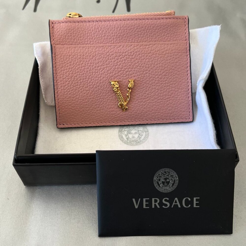 Versace Virtus logo grained leather zipper card holder wallet pink NEW WITH BOX